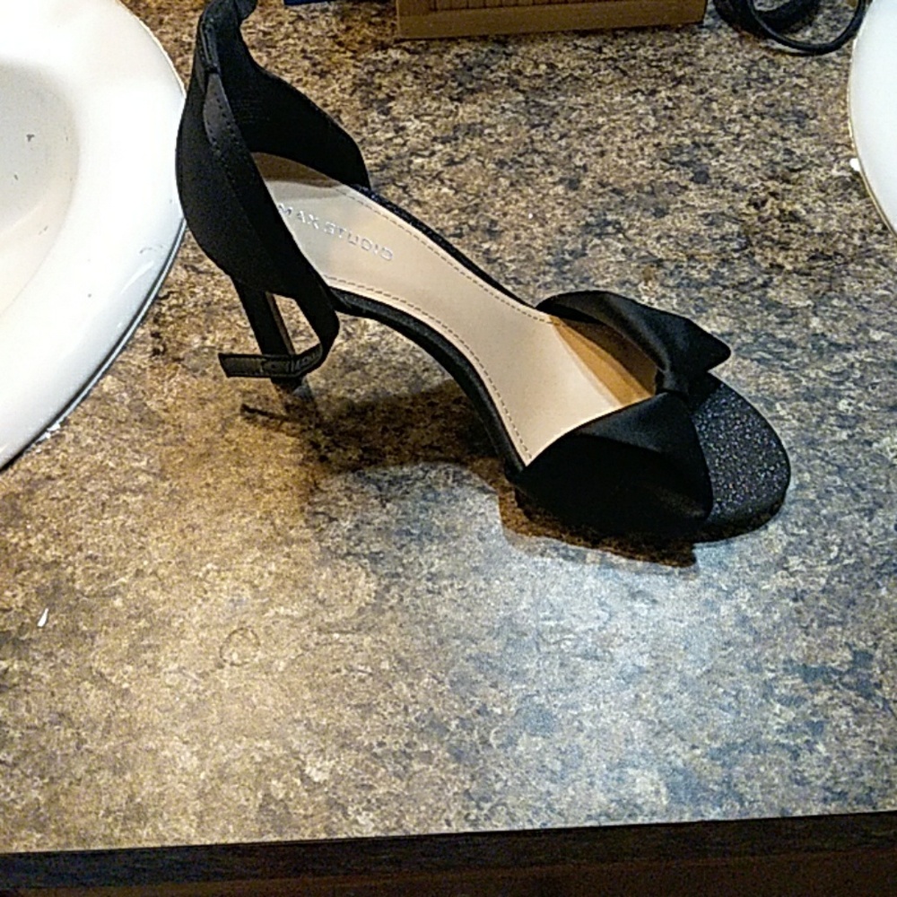 Heels - Picture 4 of 4